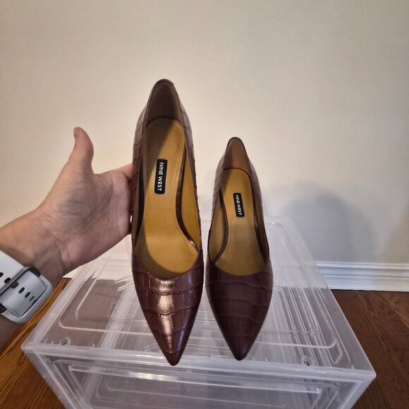 Nine West Burgundy Snake-Embossed Leather, Size 8 1/2 - Picture 4 of 14